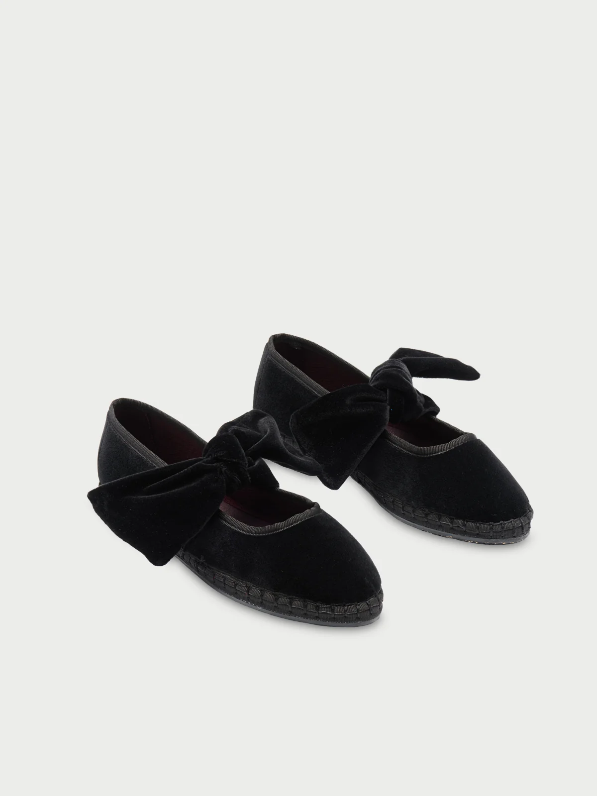 Lyra Black - Image 3
